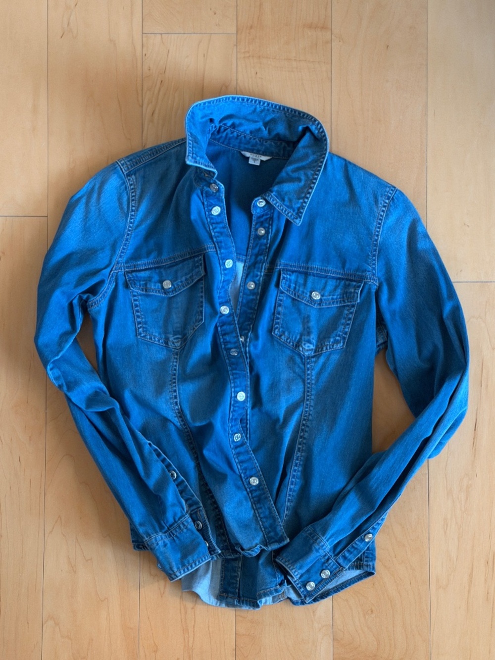 Guess~Chambray Soft Cotton Button Down (Snaps) Denim Shirt~Size Small